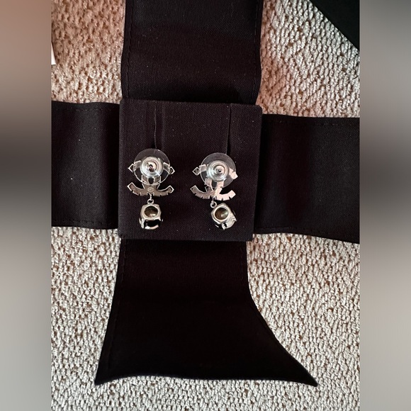 CHANEL
Like New 20B Crystal CC Logo Dangle Earrings - Picture 4 of 7